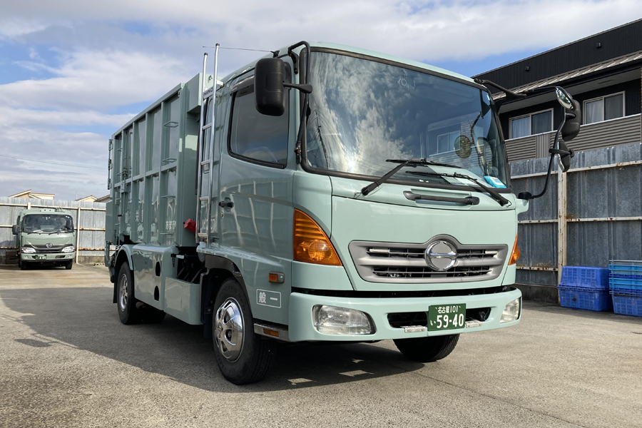 ダンプ車