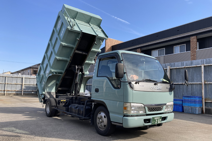 2tダンプ車